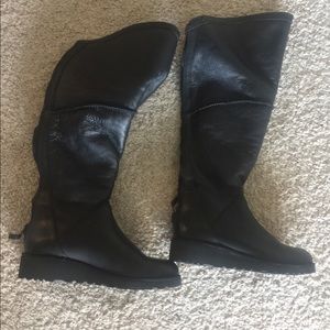 Leather UGG Boots with fur lining